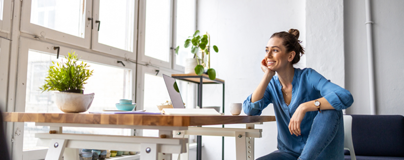 Newsletter vs Blog header Businesswoman deciding between starting a newsletter vs blog