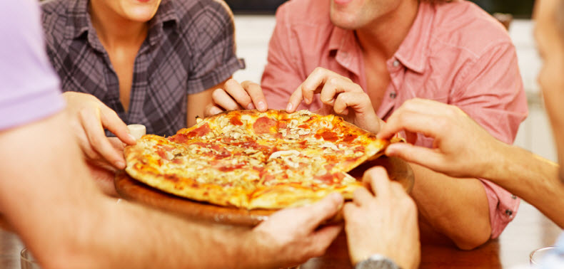sharing-pizza