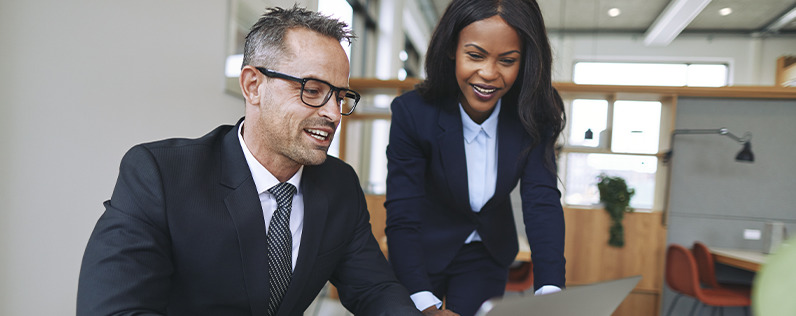 Blog header social media marketing for financial planners