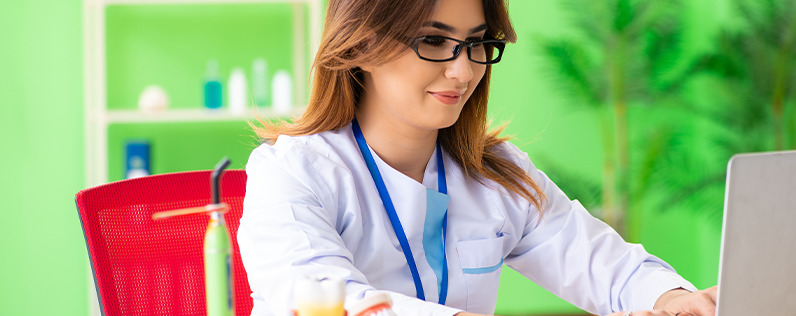 Blog header social media for dentists