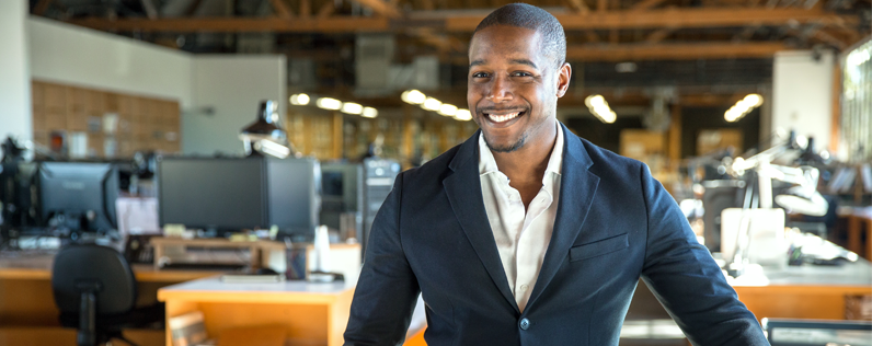 how-to-calculate-customer-acquisition-cost Blog header business owner in office