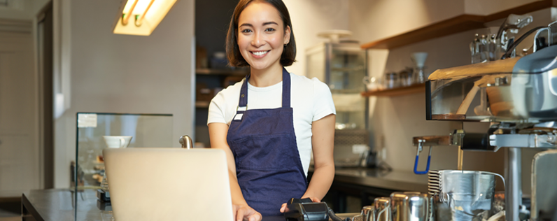 Dynamic Email Content 2 Blog header Barista working on laptop