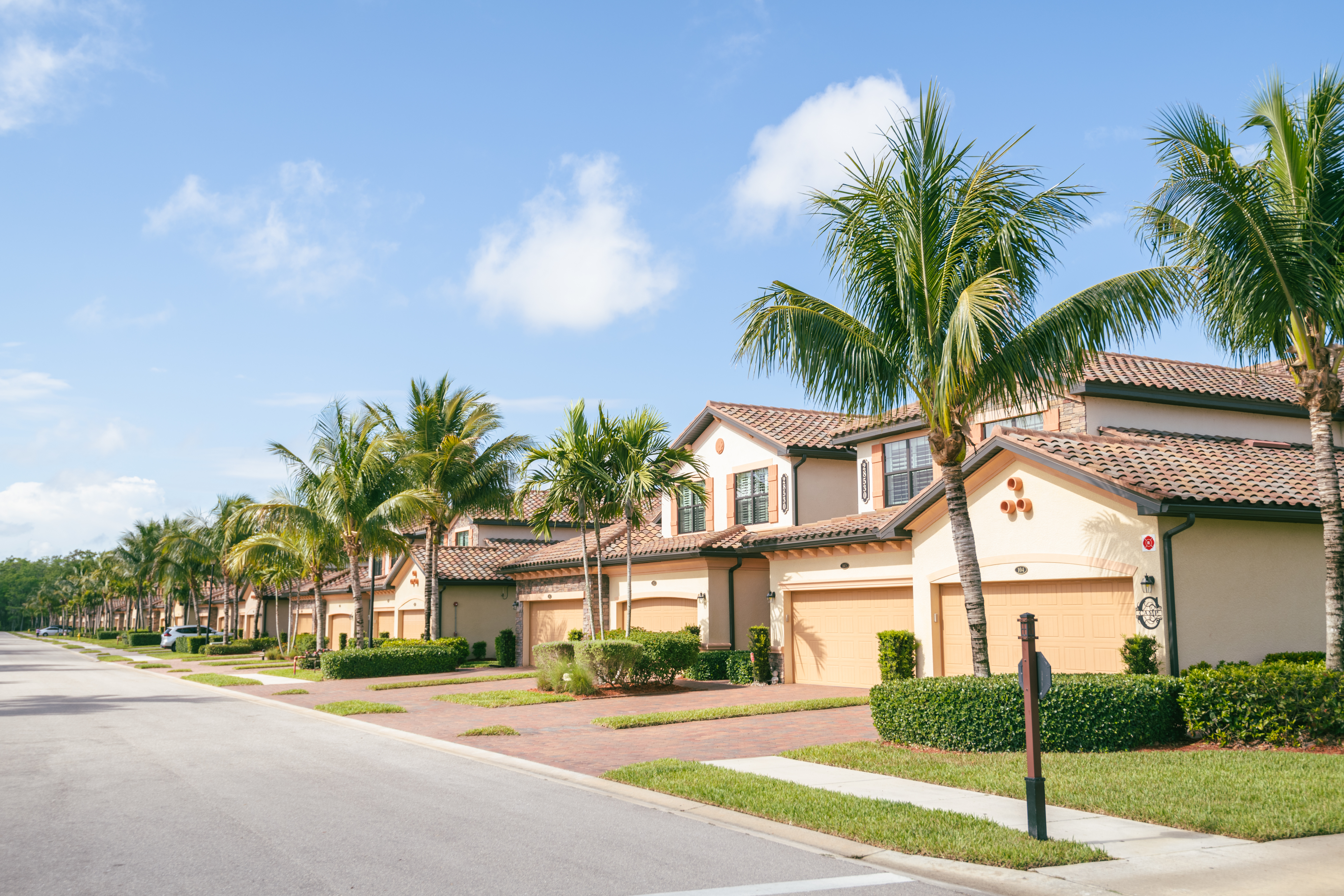 AdobeStock_503805146 (1) neighborhood in Florida